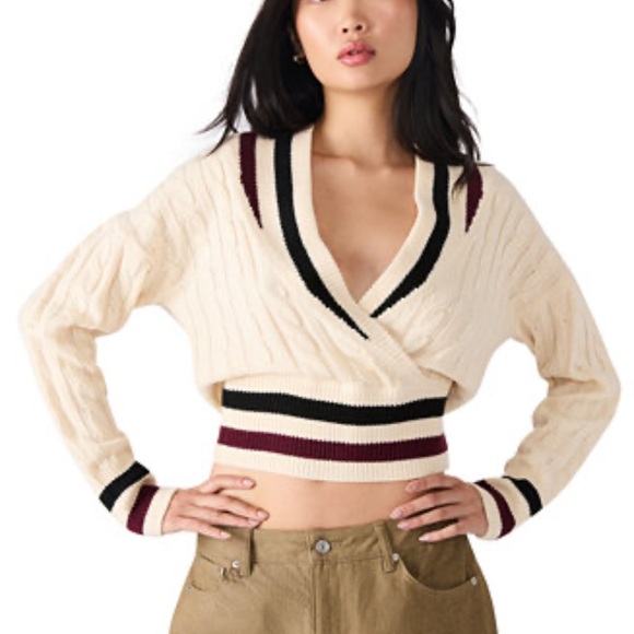 New Steve Madden V-Neck Sweater in Cream with Black and Burgundy Stripes size M - Picture 2 of 11